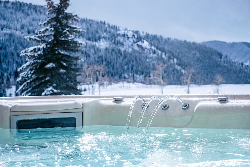 HotSpring-Highlife-Envoy-Alpine-White-Walnut-Lifestyle-Snow